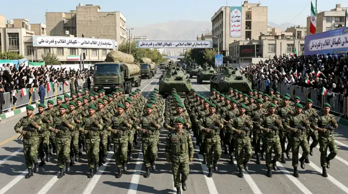 Défilé des Gardiens de la révolution islamique, pivot du pouvoir iranien après la guerre de 2026.