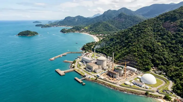 Centrale nucléaire d'Angra dos Reis sur la côte atlantique brésilienne