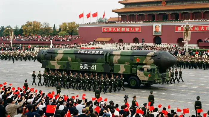 Missile balistique intercontinental chinois lors d'un défilé militaire.