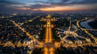 Vue aérienne de New Delhi au crépuscule, lumières de la ville reflétant la complexité stratégique de l'Inde en 2026