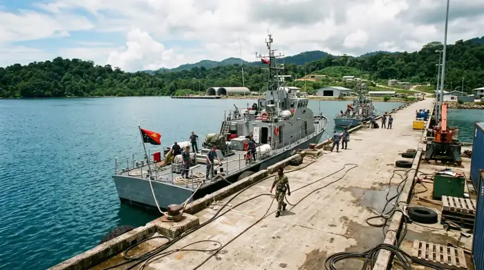 Quai en eau profonde de la base navale de Lombrum sur l'île de Manus, en Papouasie-Nouvelle-Guinée.